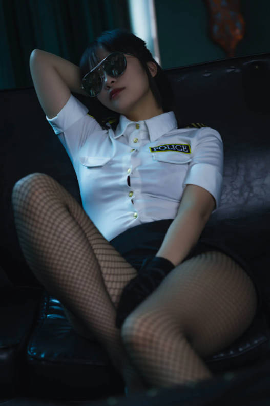 洛璃LoLiSAMA – 全套97期含随包视频[71.9G-2025.12]